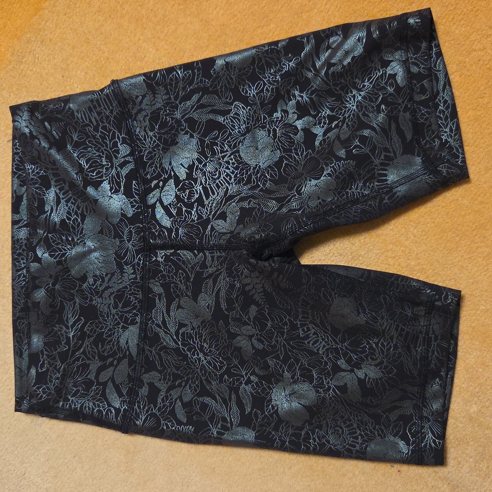 Lululemon Wunder Train Foil Flower Size 6